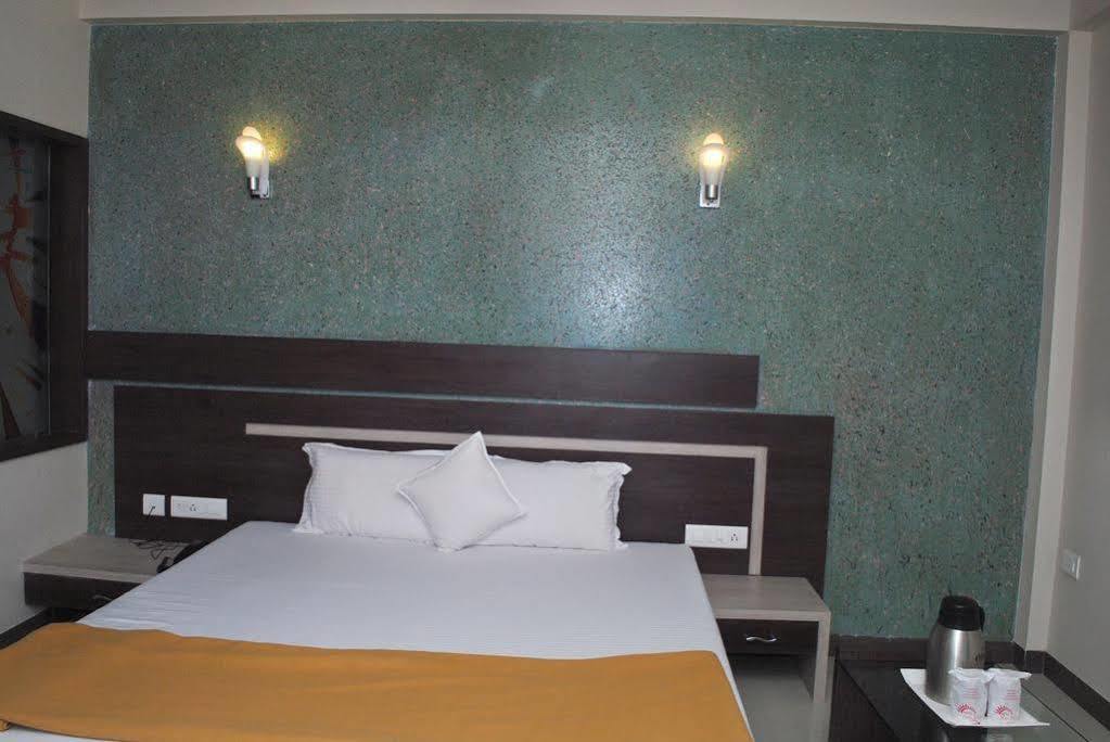 Hotel Sun Plaza Somnāth Exterior foto